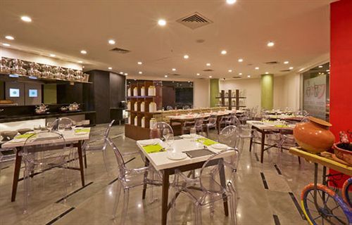 K10 Hotel Vadodara Kültér fotó