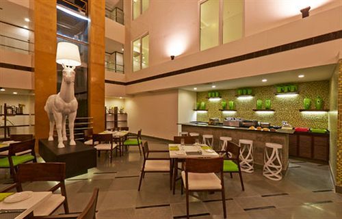 K10 Hotel Vadodara Kültér fotó