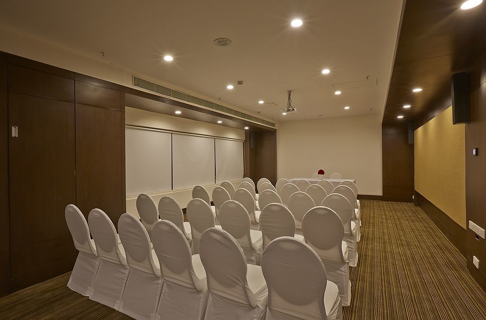 K10 Hotel Vadodara Kültér fotó